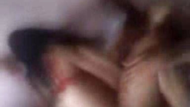 الإباحية لا تسجيل  صغيرة فيلم رومانسي وسكسي سمراء أنجلينا يلتقي ضخمة سوداء الديك-gloryhole